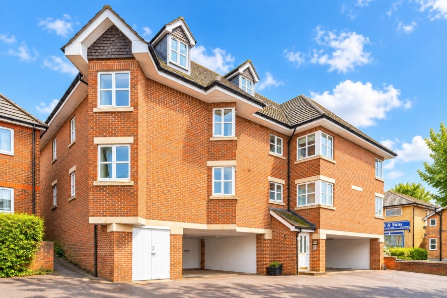 Flat Anchor Hill in Woking