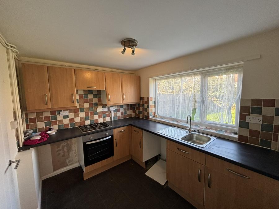 House Edmonton Close in Worcester