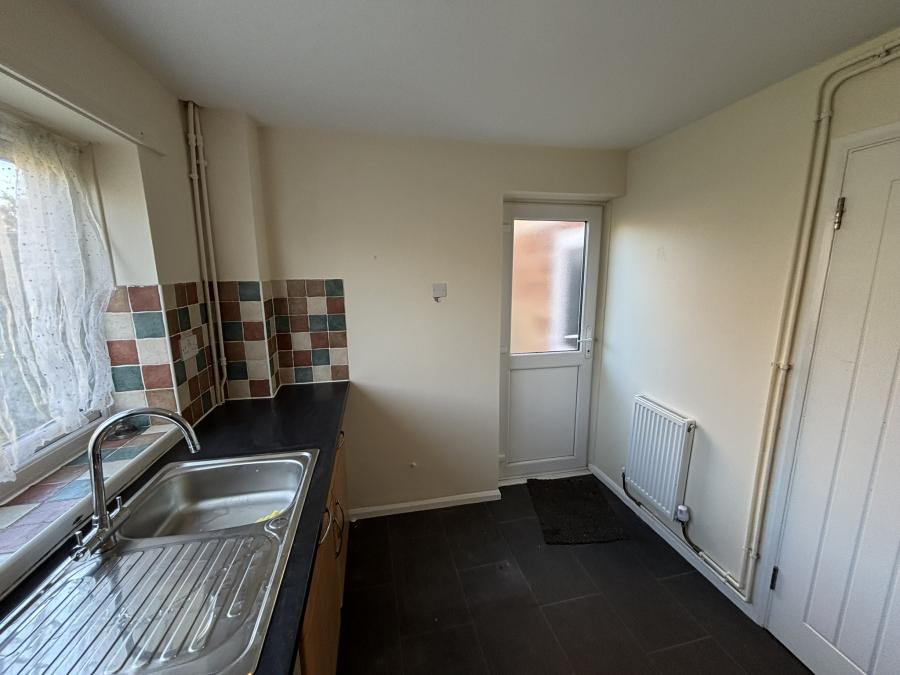 House Edmonton Close in Worcester