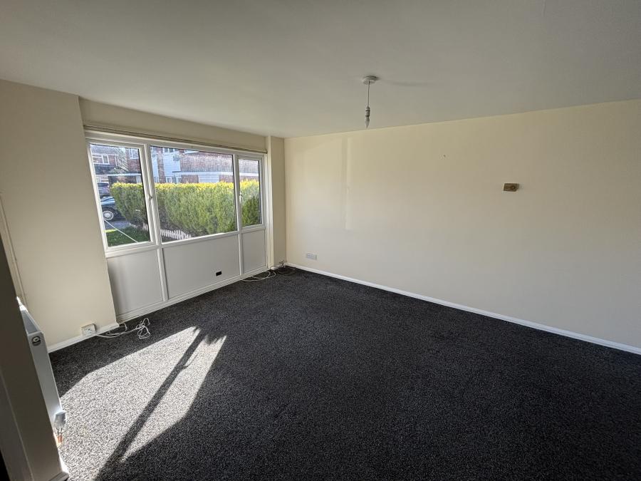 House Edmonton Close in Worcester