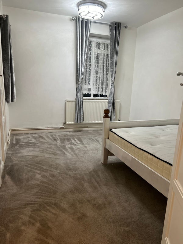Room Frithville Gardens in Greater London