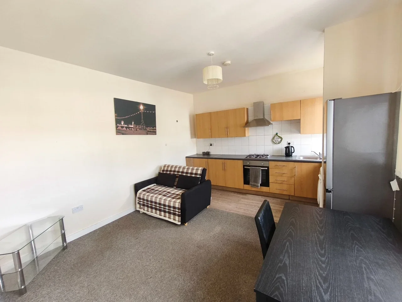 Flat Fairmile Avenue in Greater London
