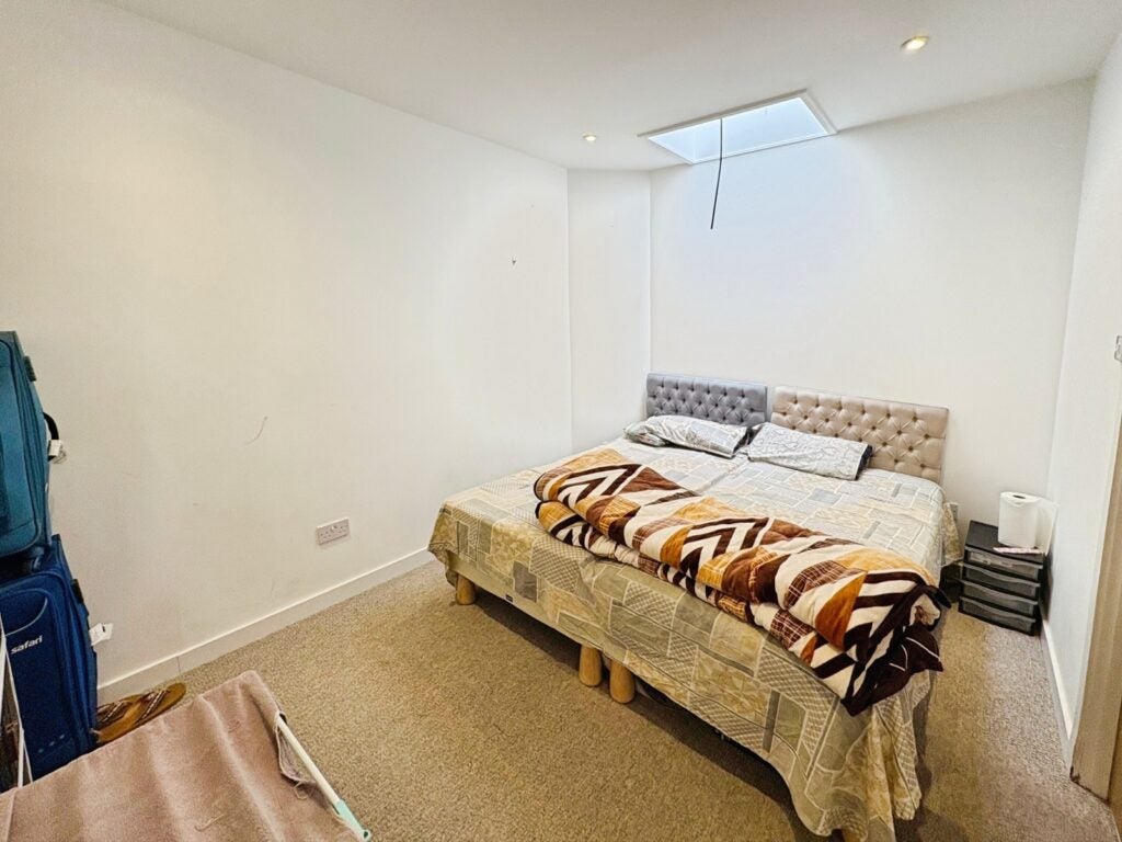 Flat Victoria Road in Rushmoor