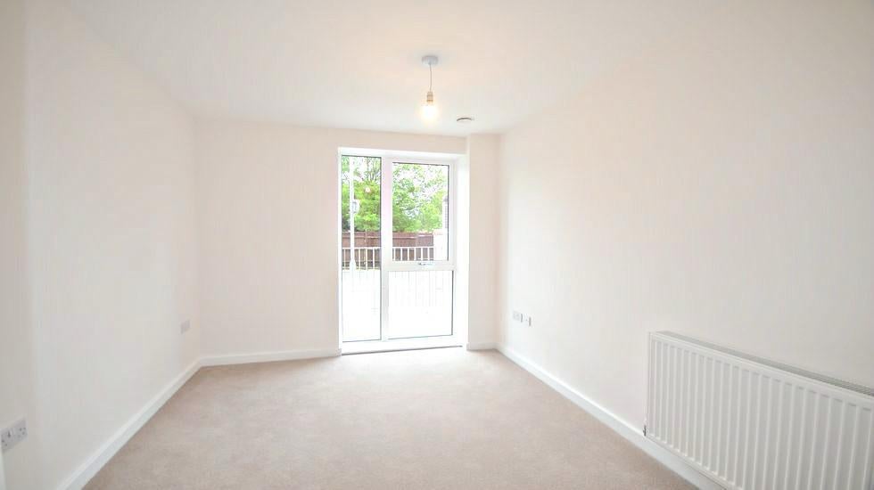 Flat Windsor Road in Slough