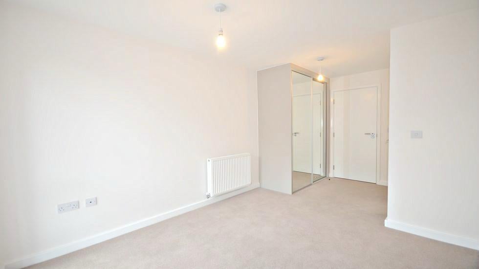 Flat Windsor Road in Slough