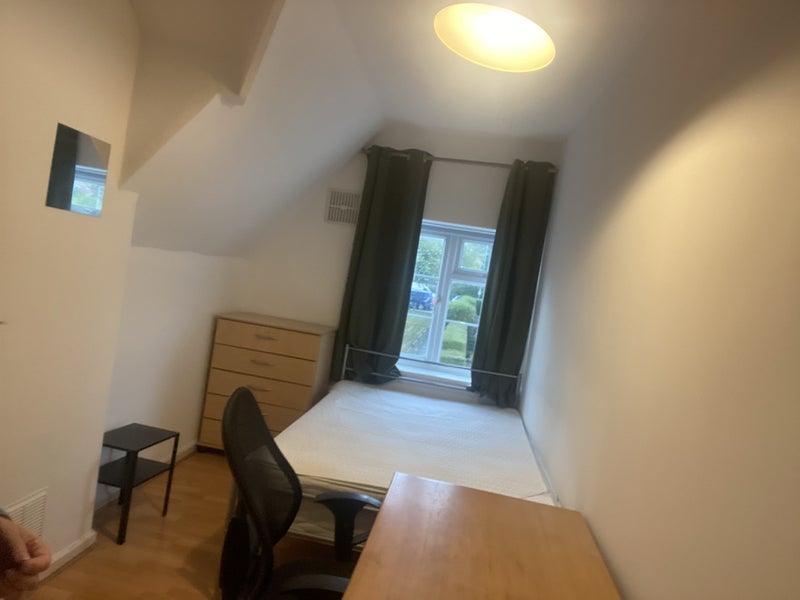 Room Lilac Street in Greater London