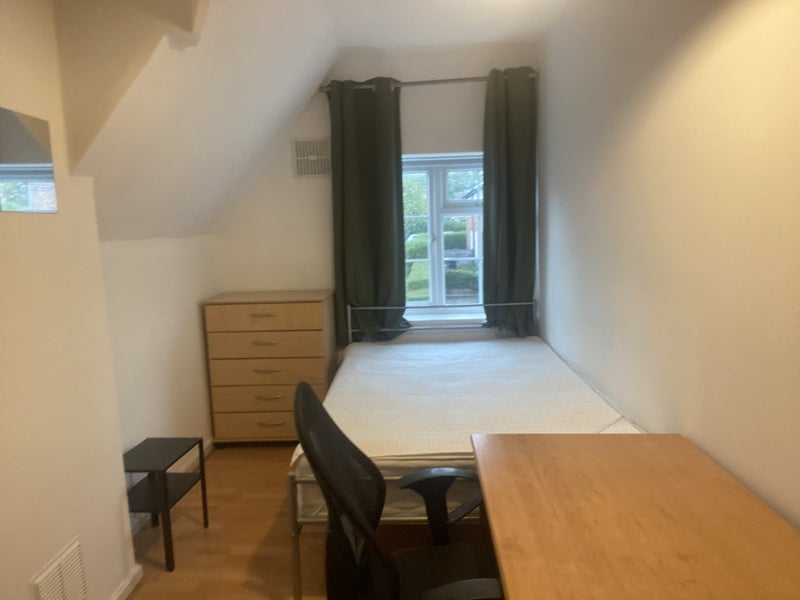 Room Lilac Street in Greater London