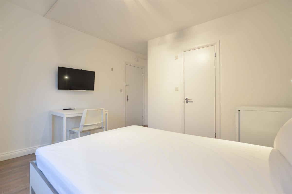 Room Woodland Way in Greater London