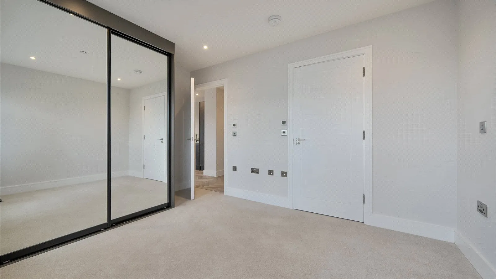 Flat Cockfosters Road in Greater London