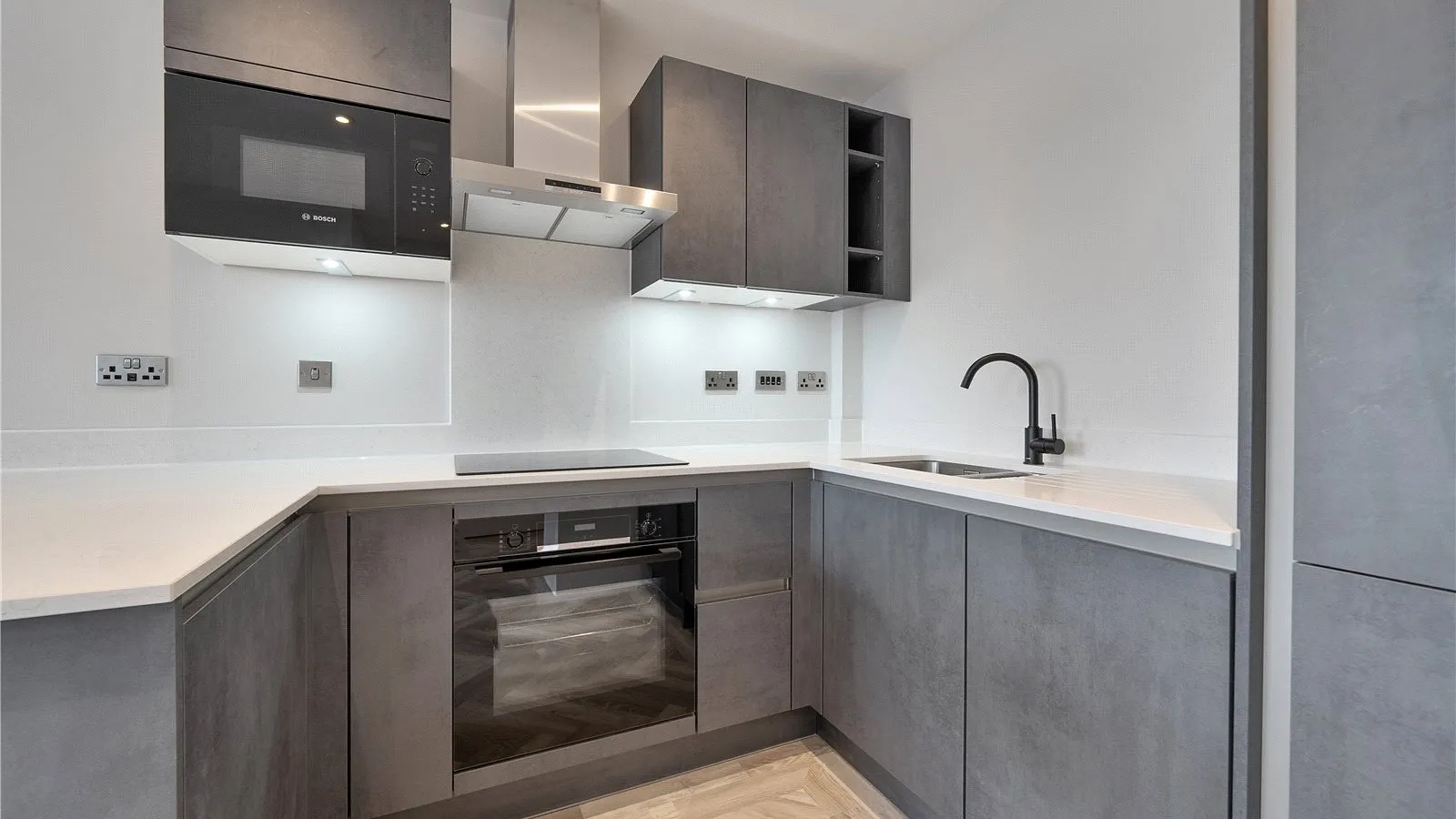 Flat Cockfosters Road in Greater London