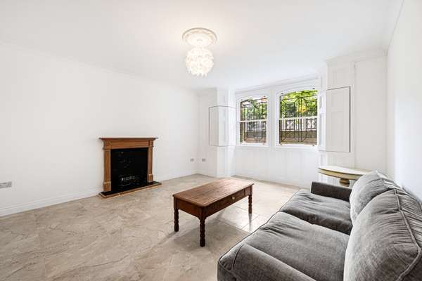 Flat Geraldine Road in Greater London