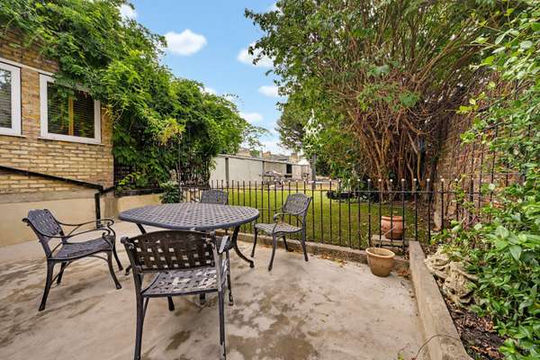 Flat Geraldine Road in Greater London