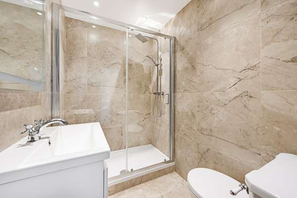 Flat Geraldine Road in Greater London