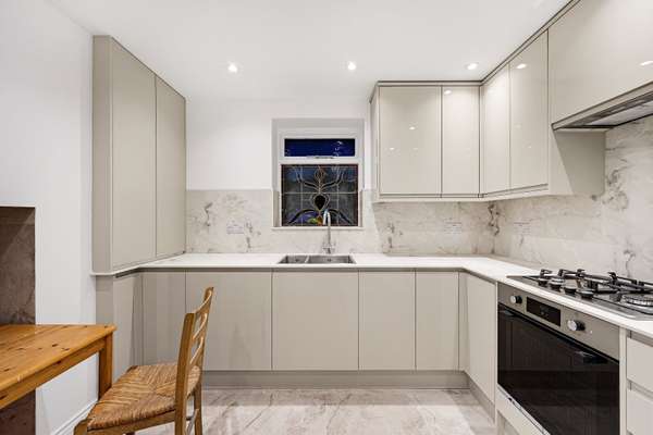Flat Geraldine Road in Greater London
