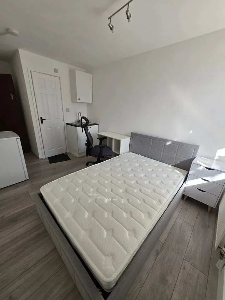 Room Lancefield Street in City of Westminster