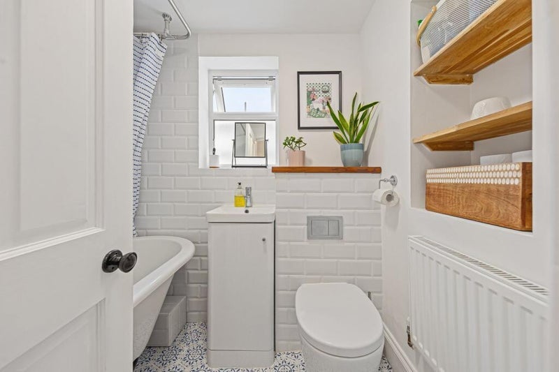 Flat Elmers End Road in Greater London