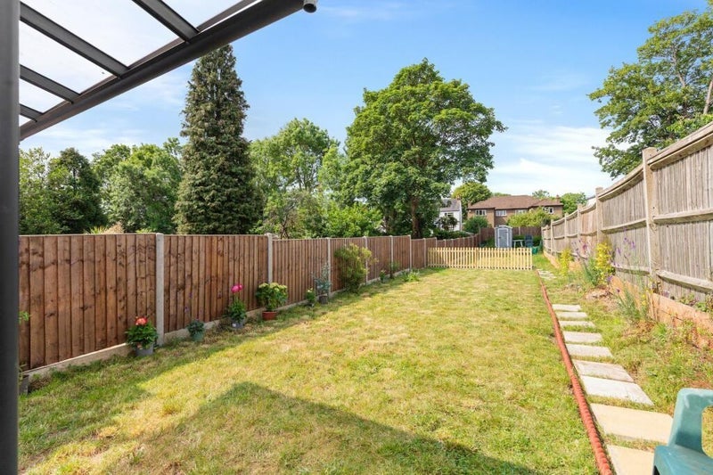 Flat Elmers End Road in Greater London