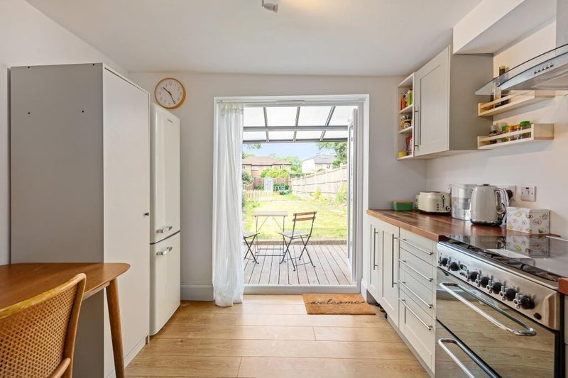 Flat Elmers End Road in Greater London