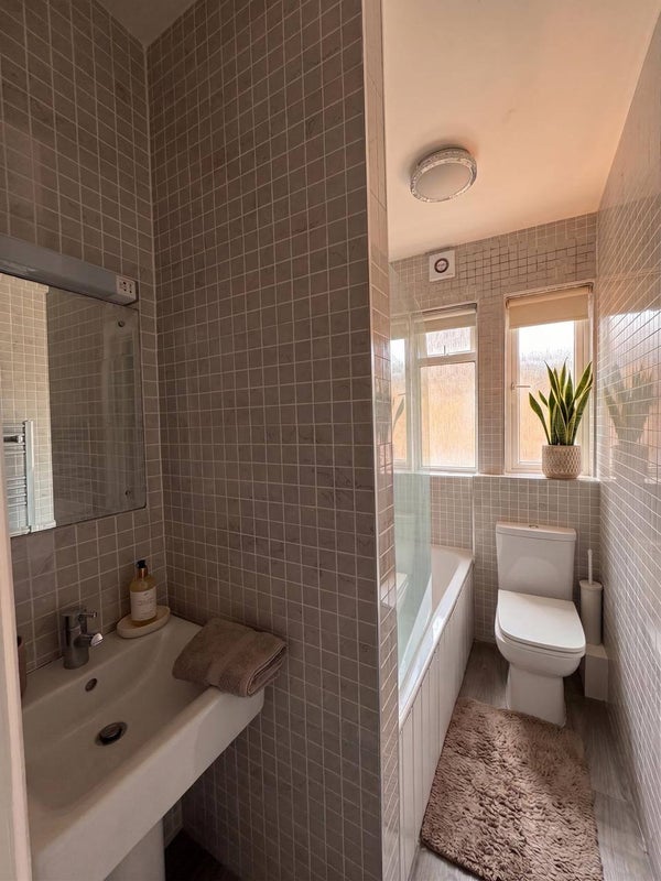 Room Burton Grove in Greater London