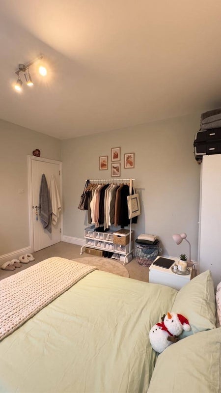 Room Burton Grove in Greater London