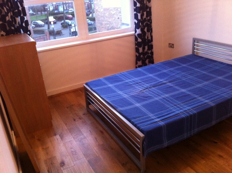Room Ferndale Road in Greater London