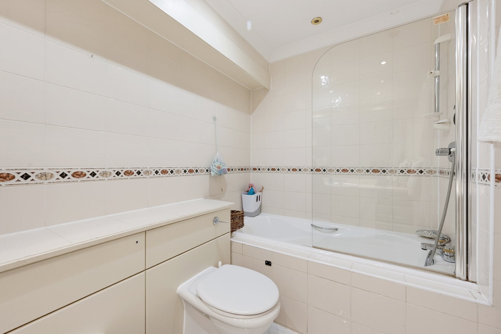 Flat Grosvenor Road in City of Westminster