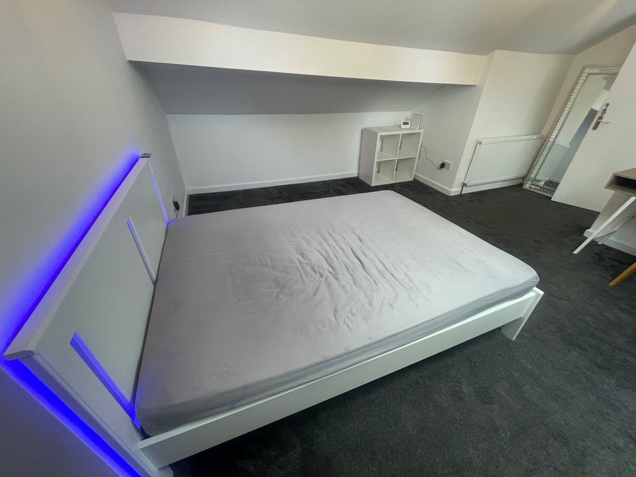 Room Tanshelf Drive in Wakefield