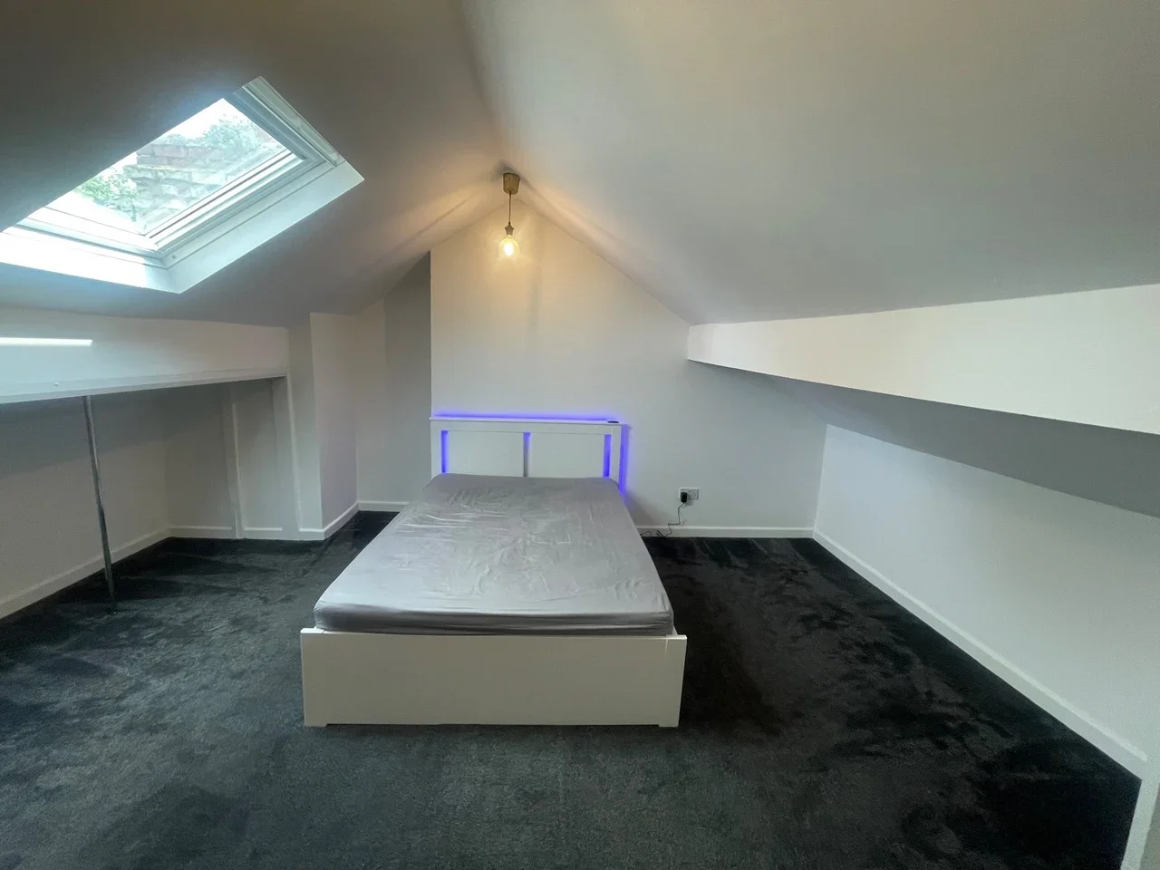 Room Tanshelf Drive in Wakefield