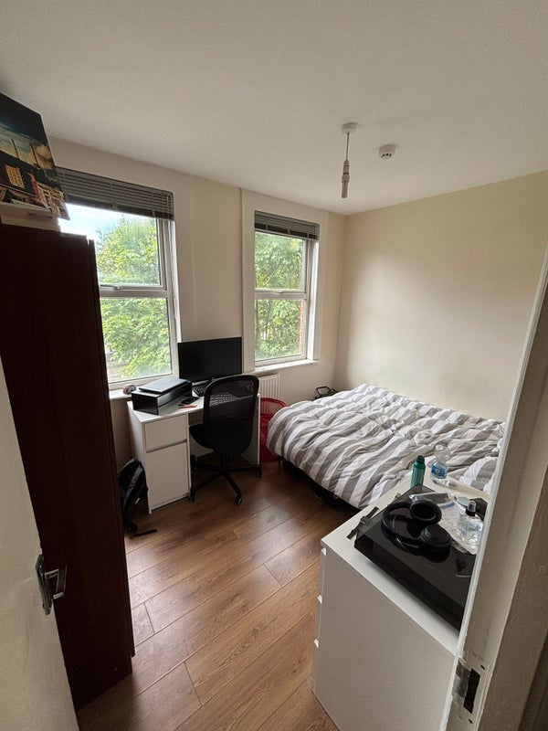 Room Holloway Road in Greater London