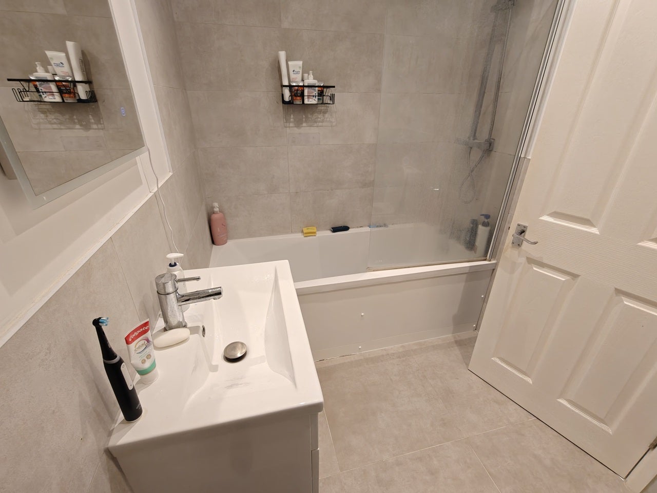 Room The Warren in Greater London