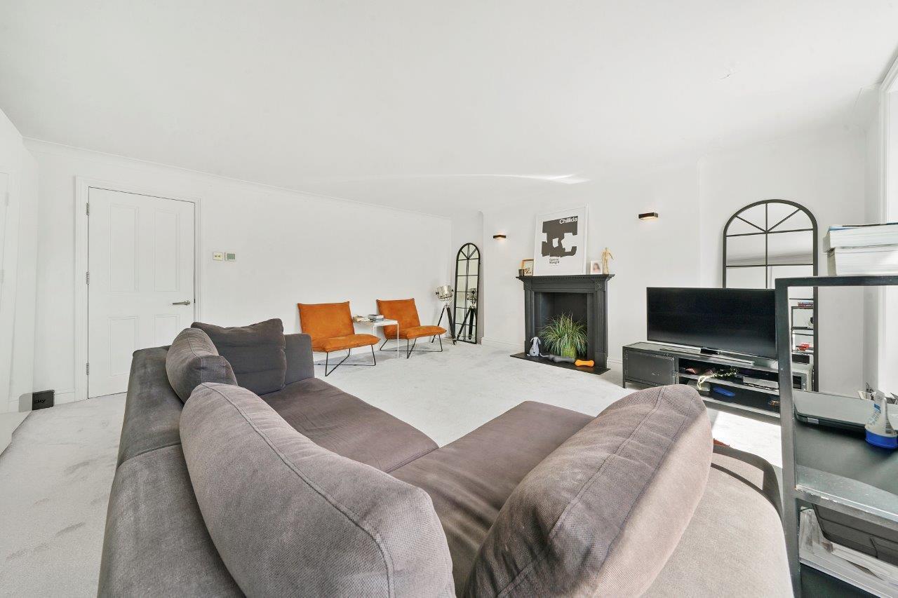 Flat Royal Crescent in Greater London