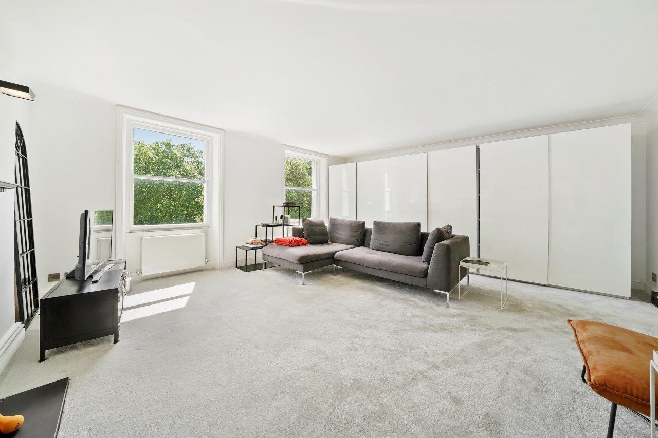 Flat Royal Crescent in Greater London
