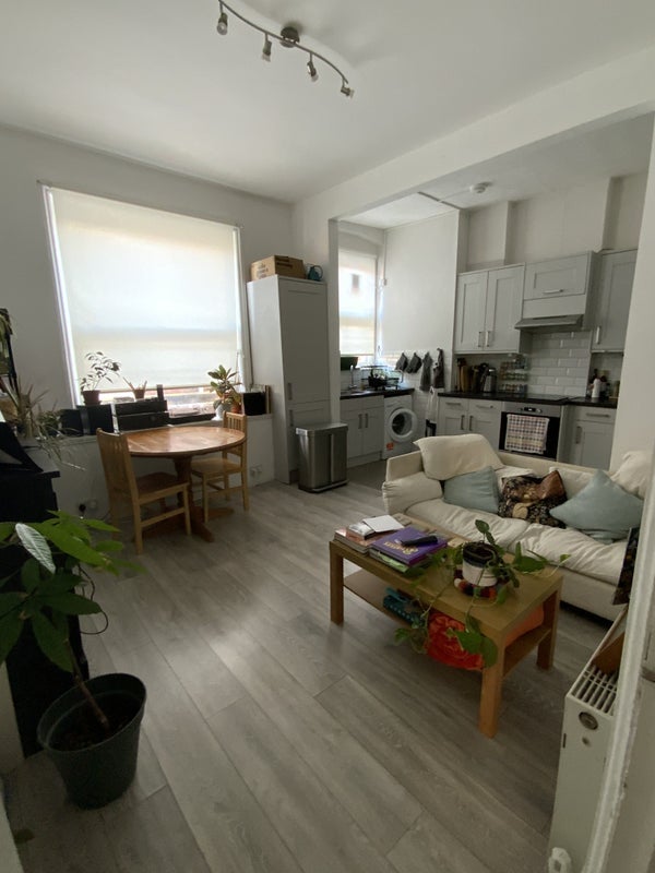 Room Lymington Road in Greater London