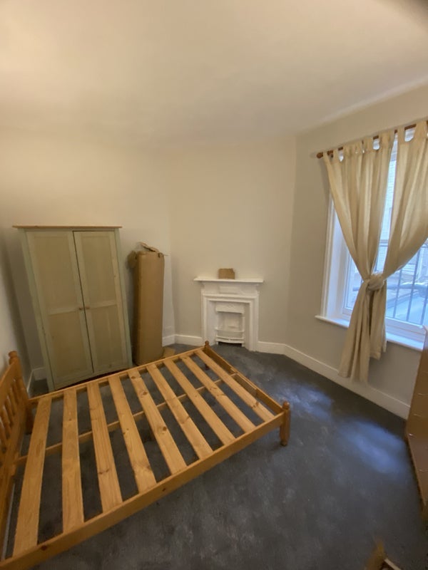 Room Lymington Road in Greater London