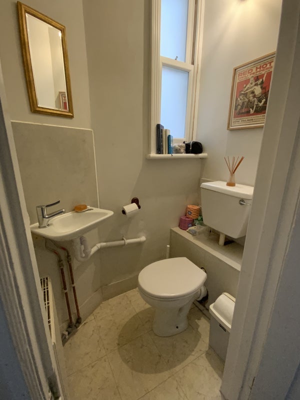 Room Lymington Road in Greater London