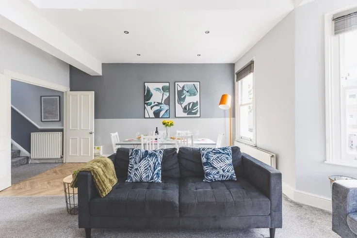 Flat Chatto Road in Greater London