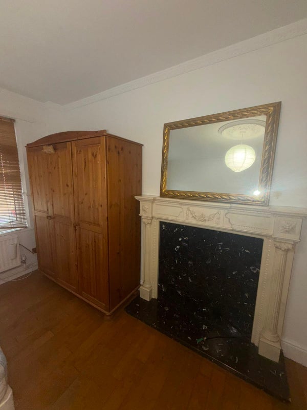 Room Brabazon Street in Greater London