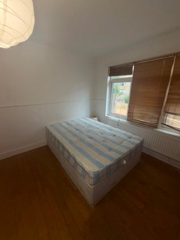 Room Brabazon Street in Greater London