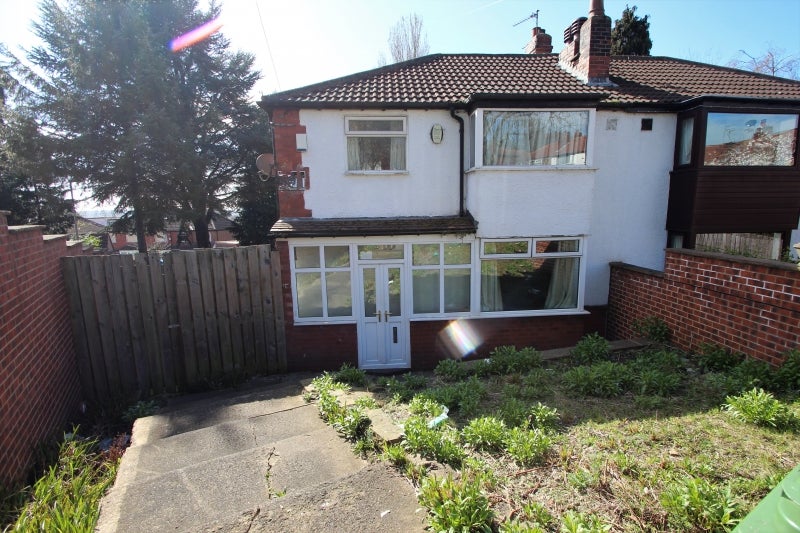 House Spring Bank Crescent in Leeds
