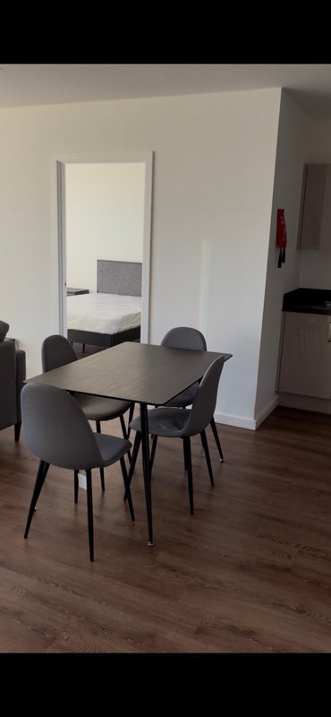 Room Silvertown Way in Greater London
