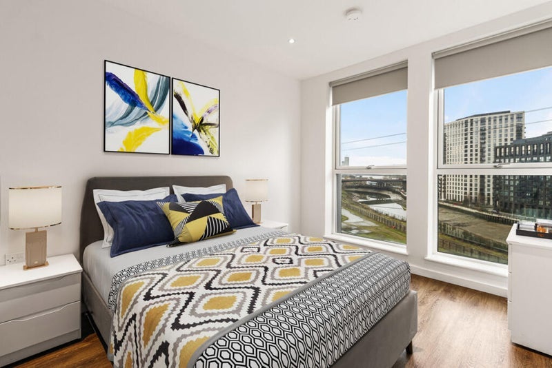 Room Silvertown Way in Greater London