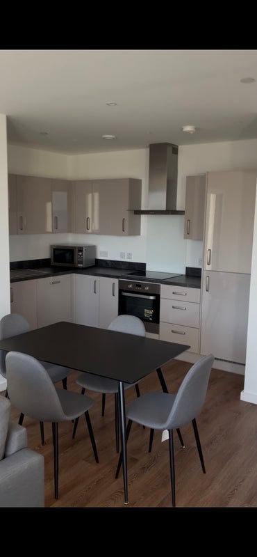 Room Silvertown Way in Greater London