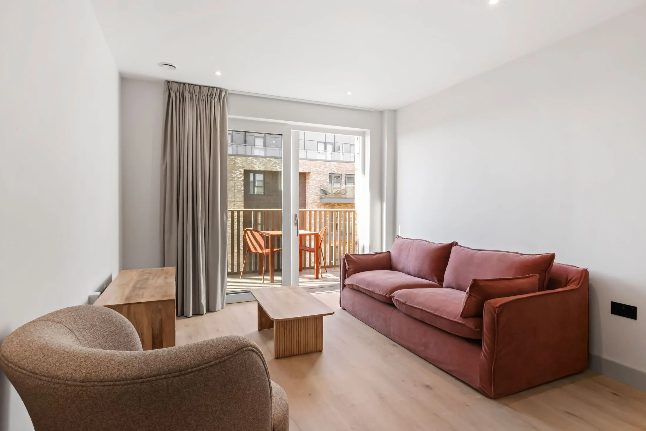 Flat Caversham Road in Greater London