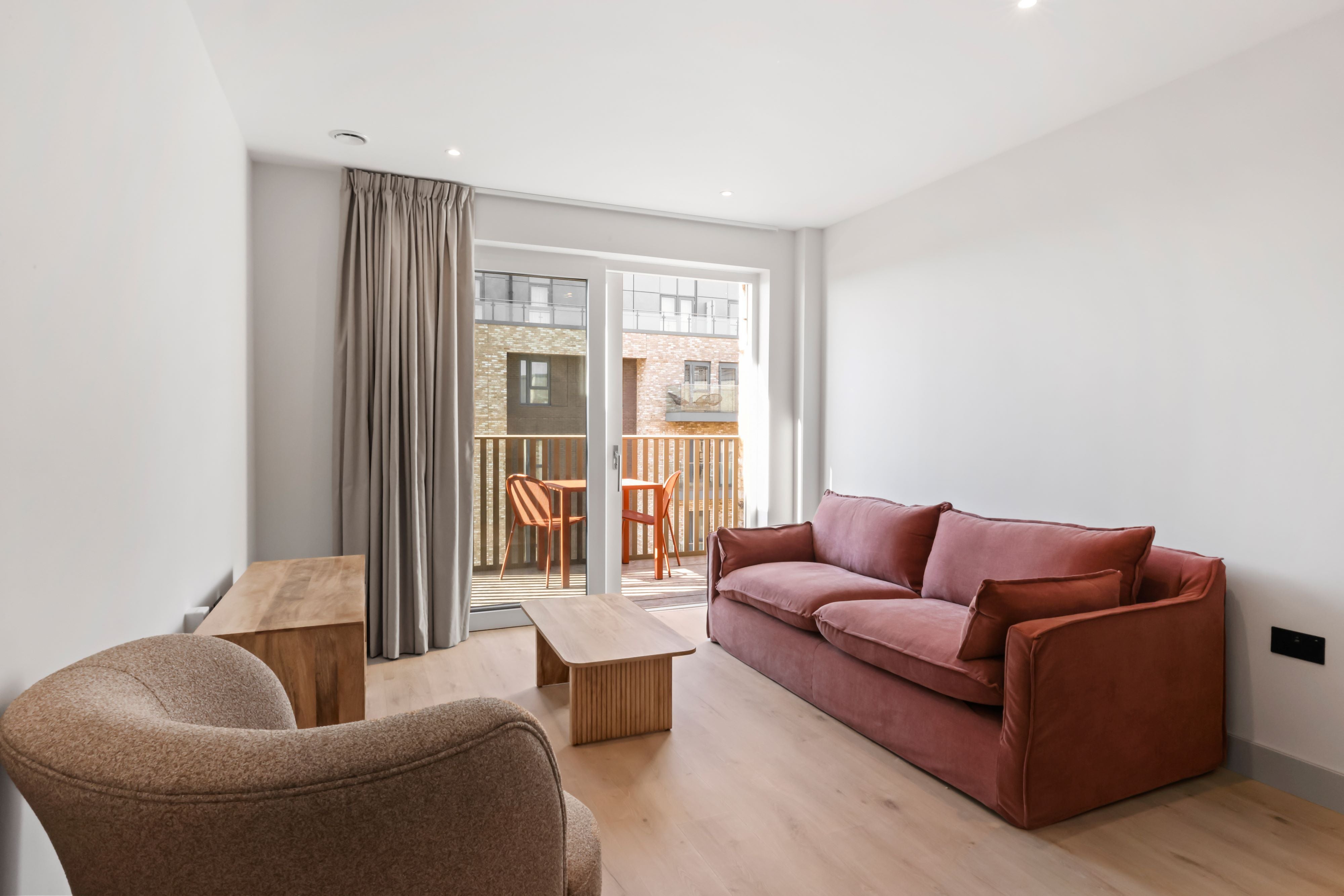 Flat Caversham Road in Greater London