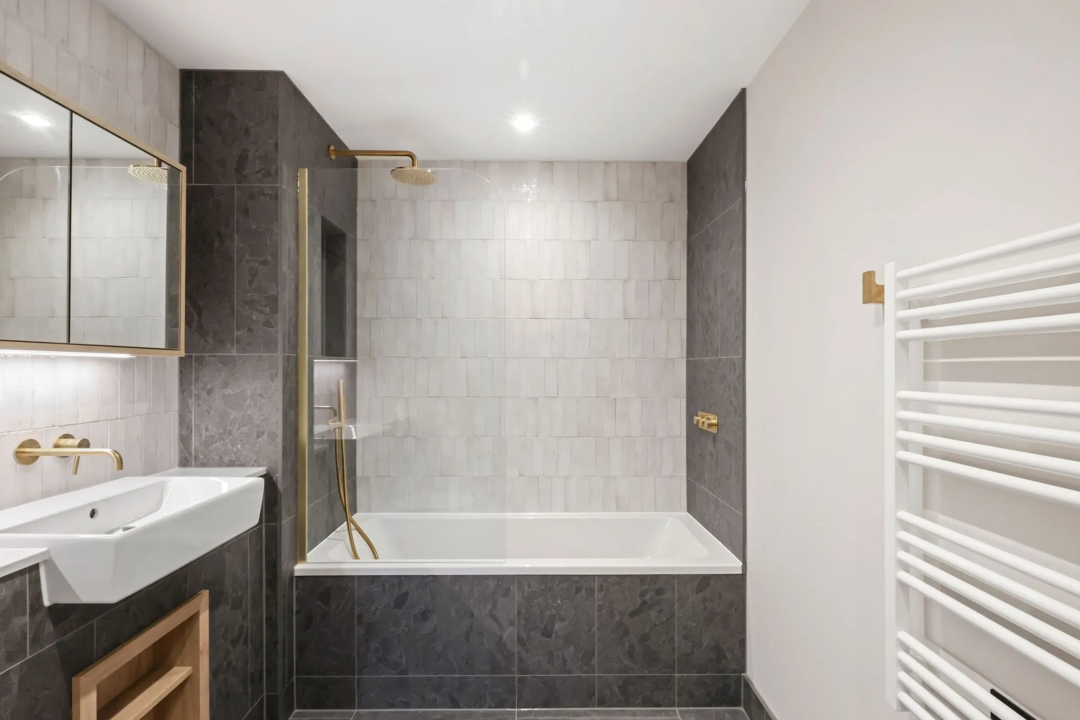 Flat Caversham Road in Greater London