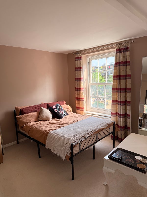 Room Vauxhall Walk in Greater London