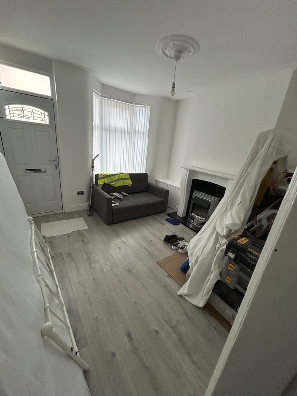Room Willmer Road in Liverpool