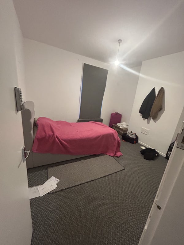 Room Willmer Road in Liverpool