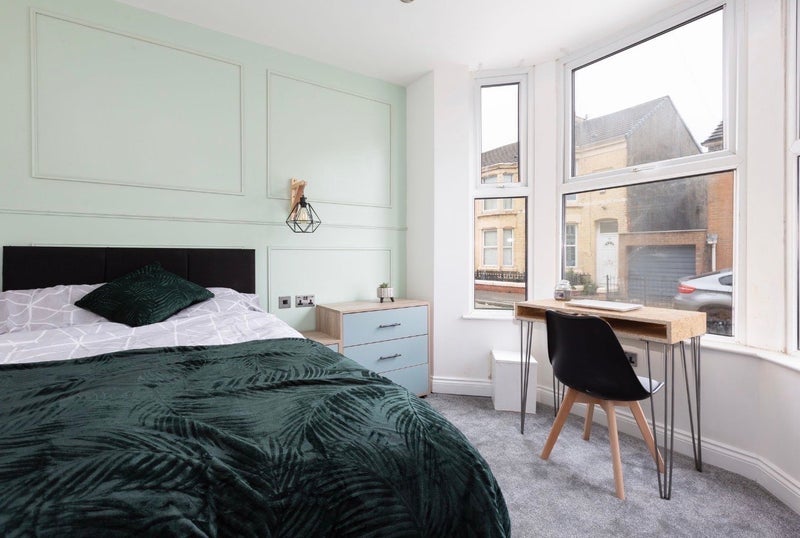 Room Leopold Road in Liverpool