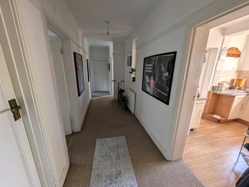 Flat Cleveland Road in Greater London